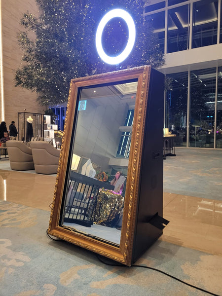 mirror booth rental in Dubai