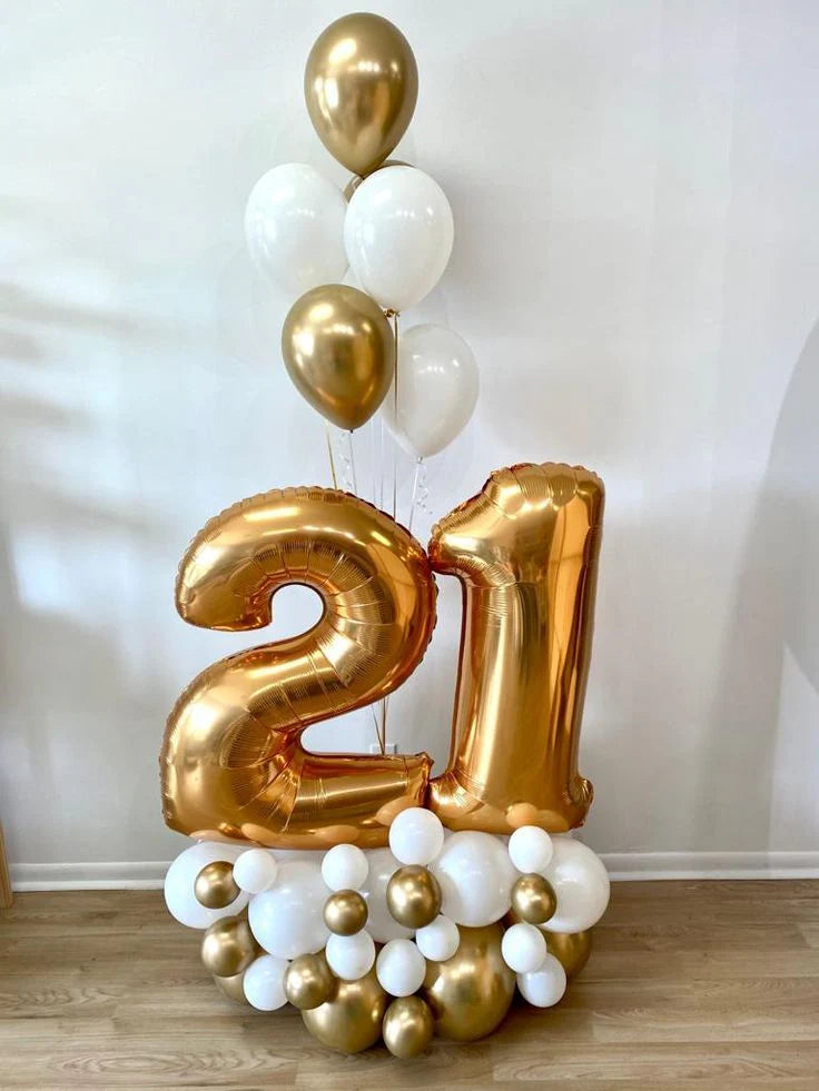 Gold and white balloons with number '21' best for birthday parties in Dubai