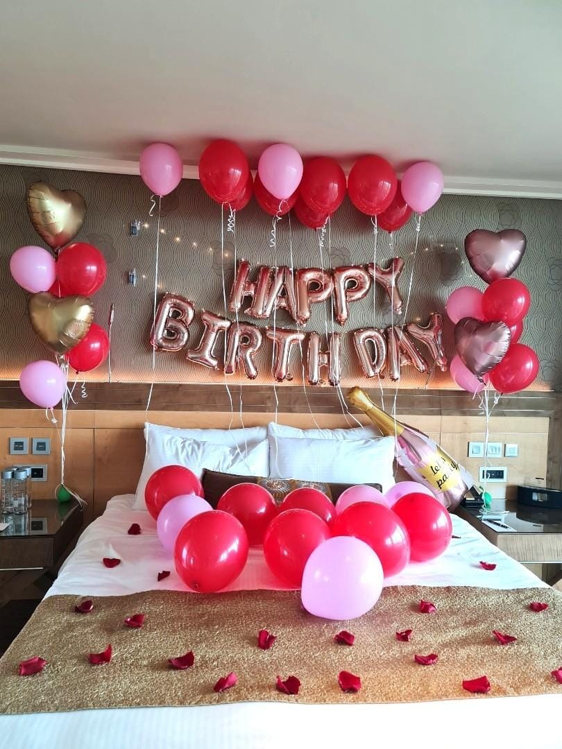 28 balloons room decor