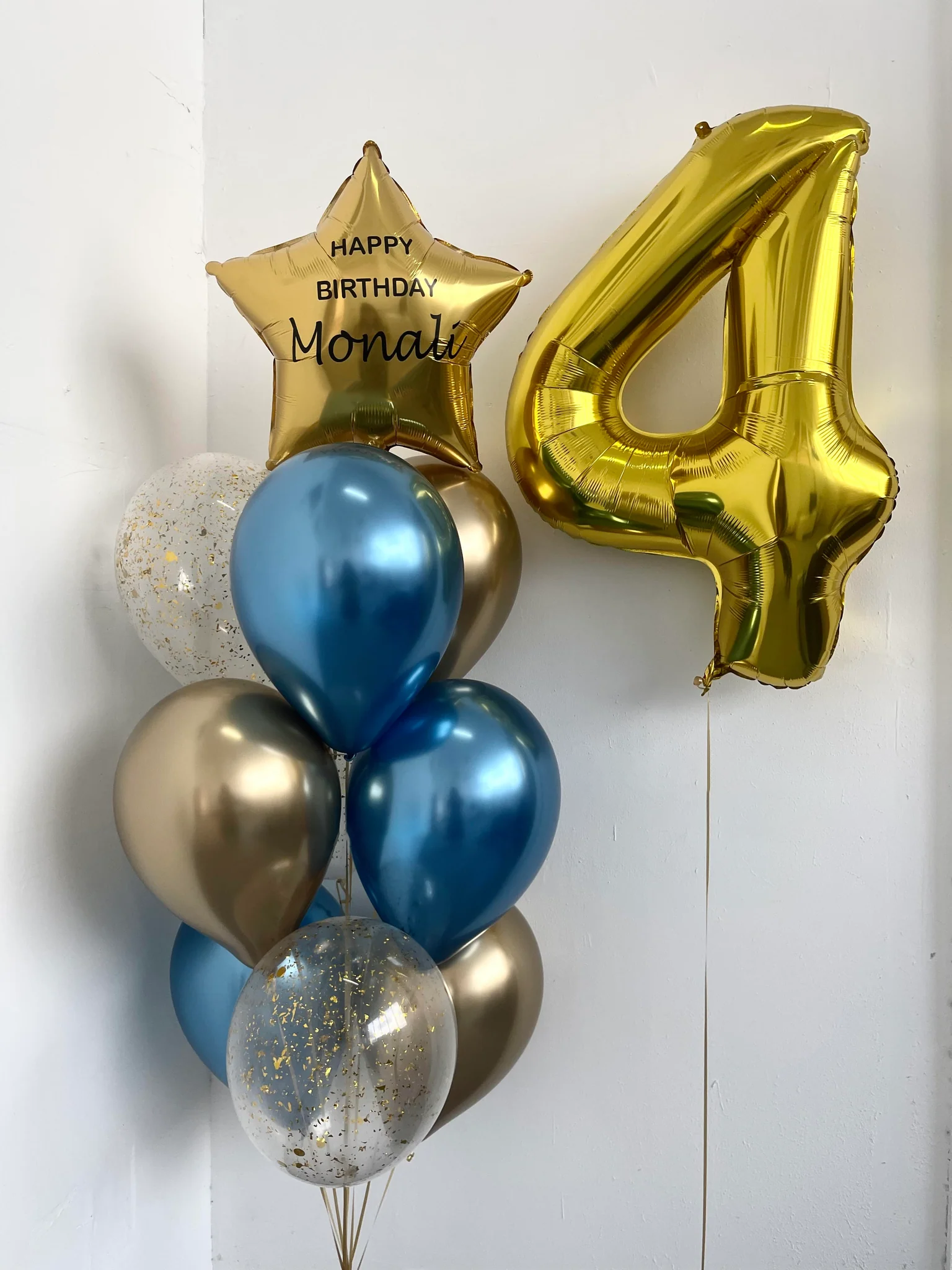 number 4 in golden balloon with customized star and latex balloons delivery in Dubai