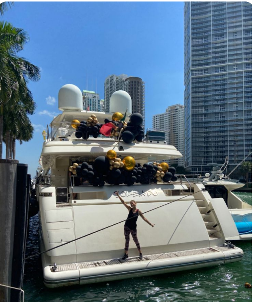 birthday balloons boat decor in Dubai