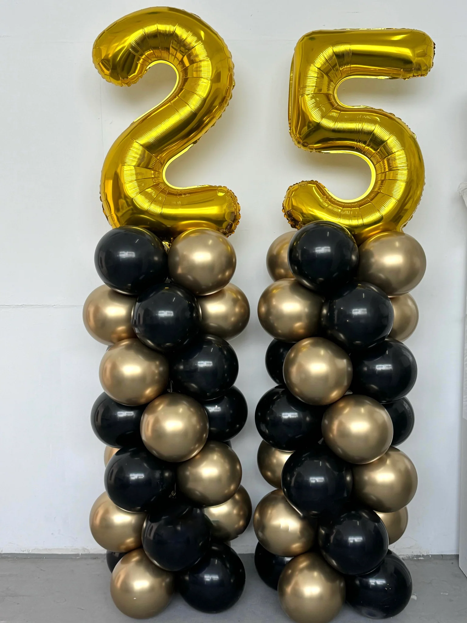 number balloons pillars in Dubai for decoration