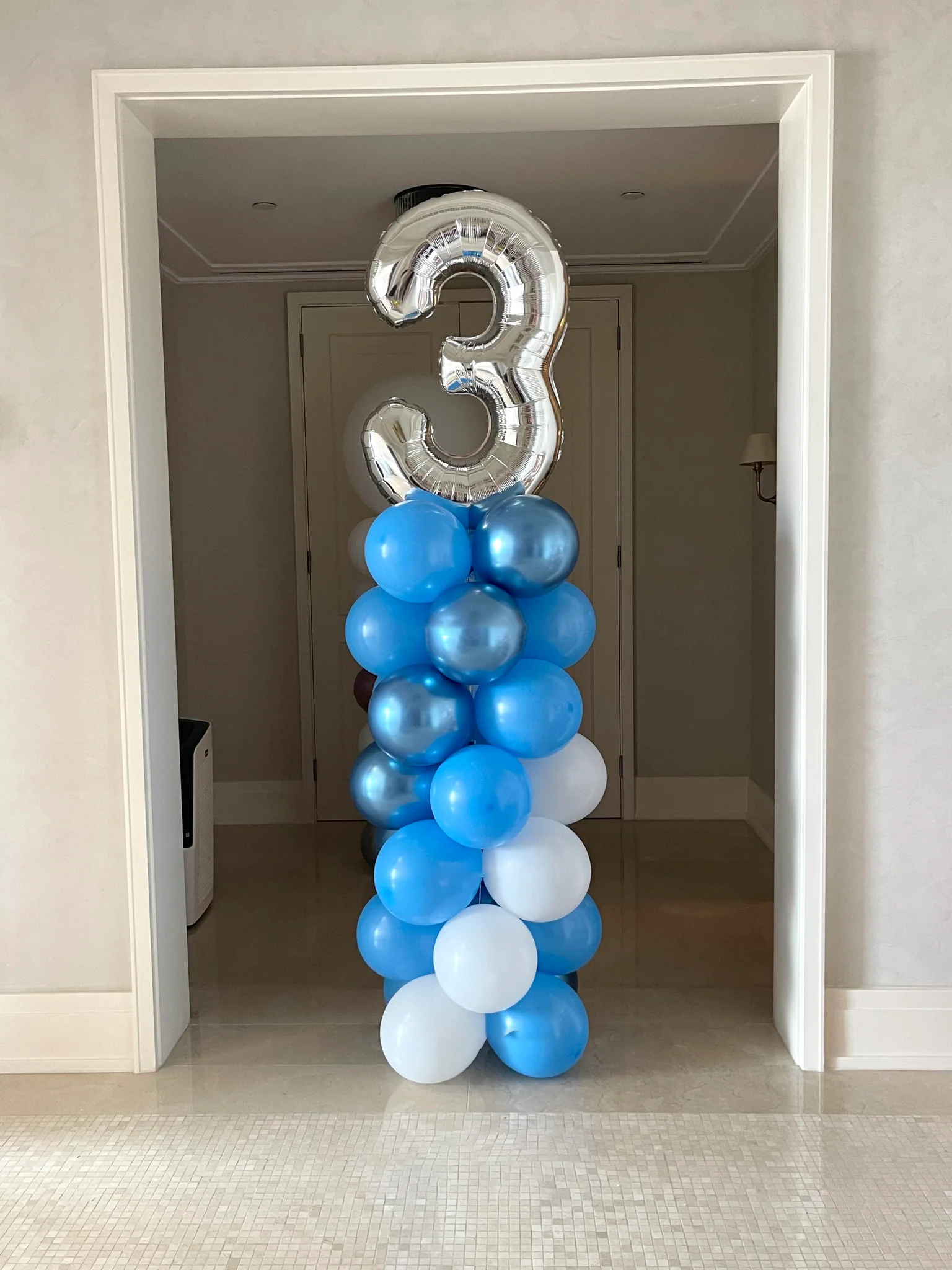 number 3 balloon pillar in Dubai