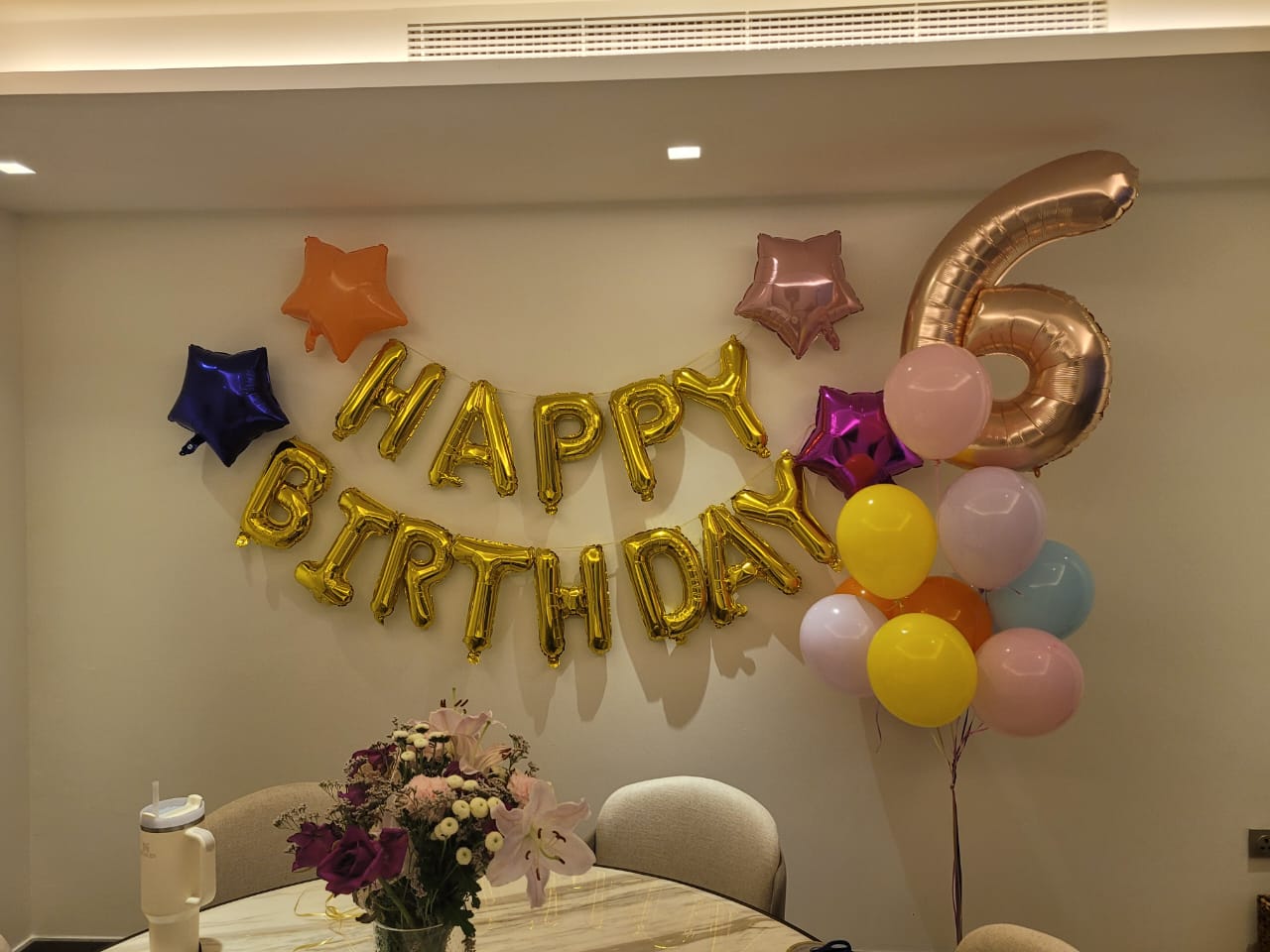 simple balloon arrangement for room