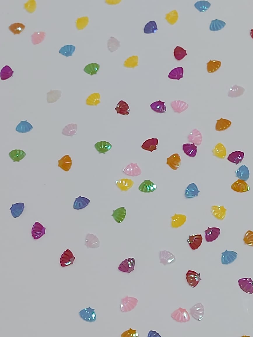 beautiful sea shells shaped foil confetti